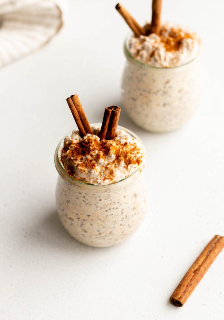 Delicious cinnamon roll overnight oats in a jar