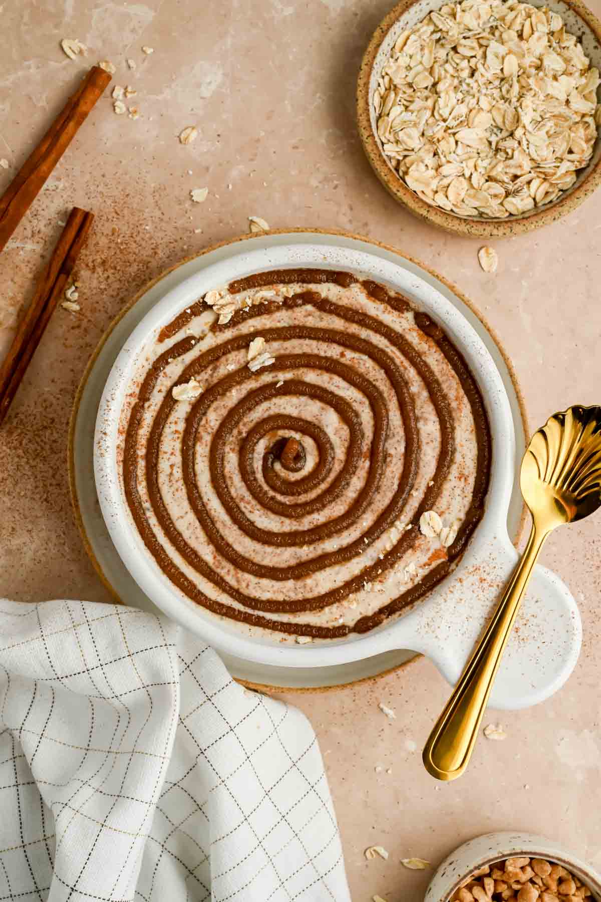 Cinnamon Roll Overnight Oats Image 1