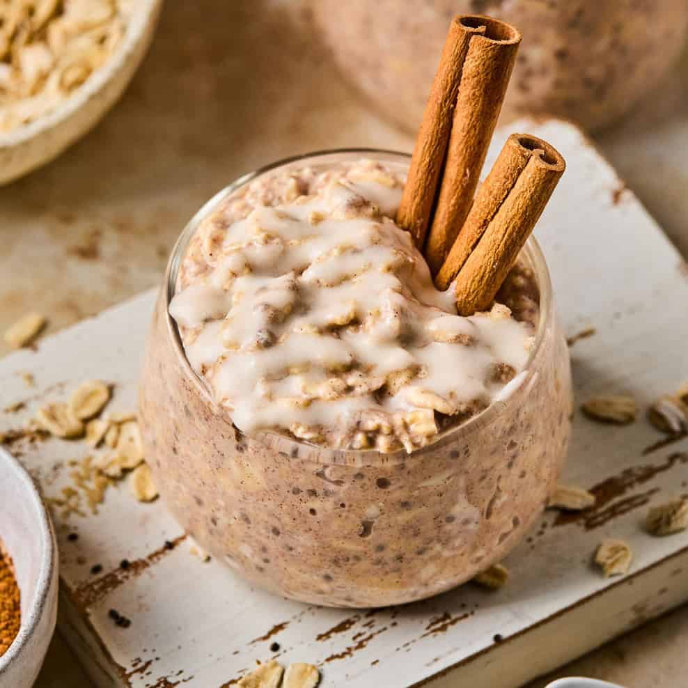 Delicious cinnamon roll overnight oats in a jar