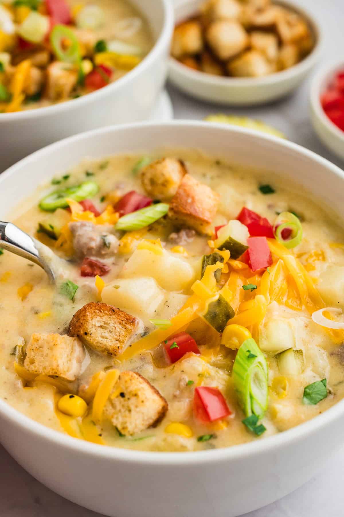 One Pot Macaroni Cheeseburger Soup Creamy