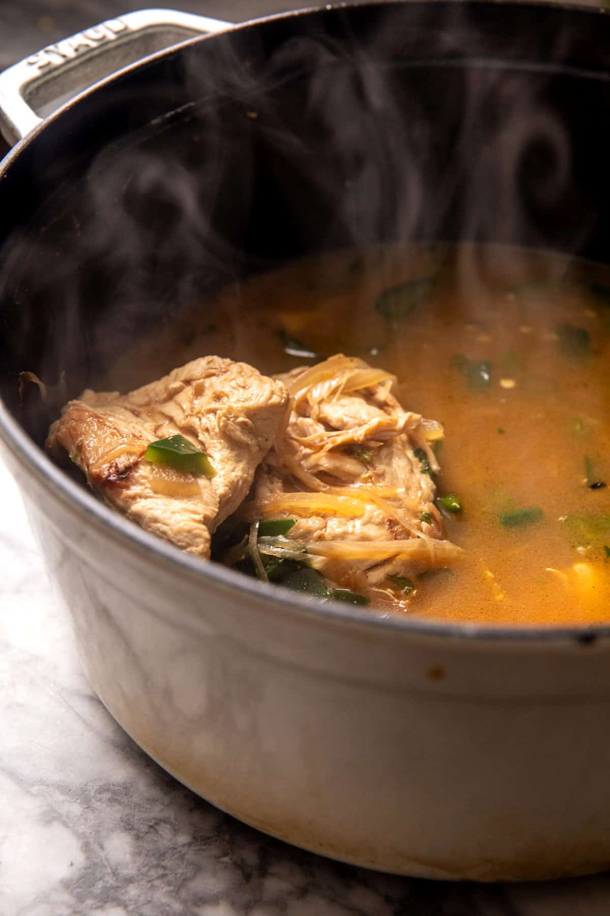 One Pot White Chicken Chili Mac and Cheese: The Ultimate Comfort Fusion presentation