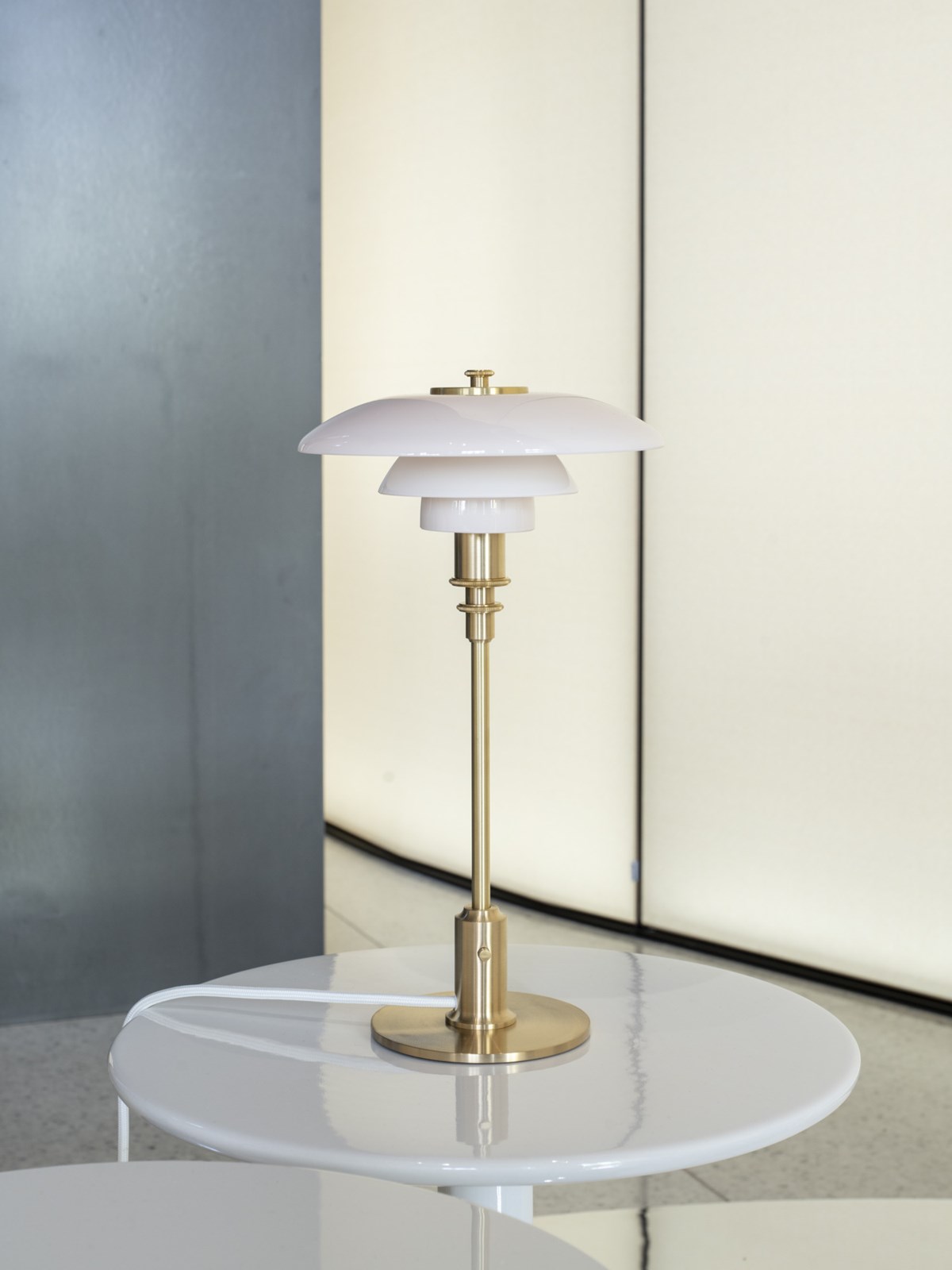Louis Poulsen PH 2/1 Table Lamp – Your Ultimate Lighting Solution for Modern Living Spaces