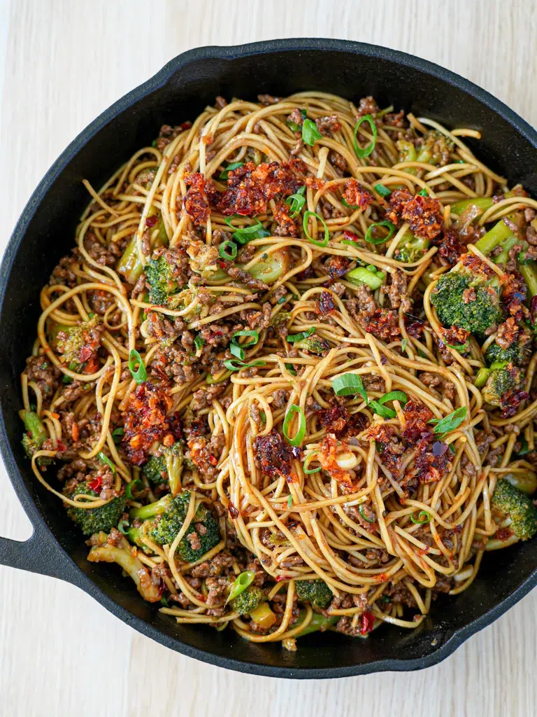 Sticky Beef Noodles a Comforting Dish with a Flavorful Twist process