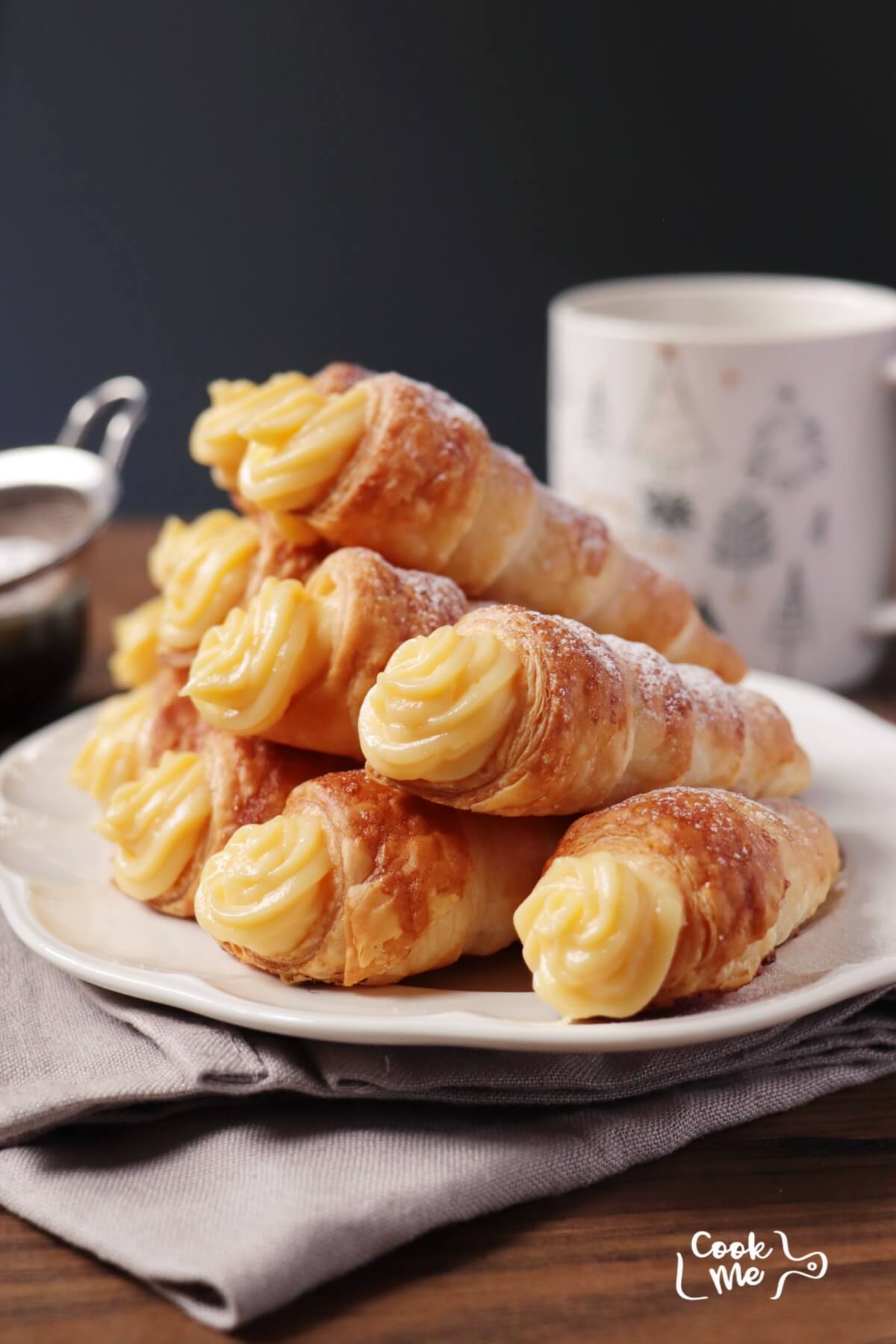 Italian Cream Stuffed Cannoncini Cream Horns