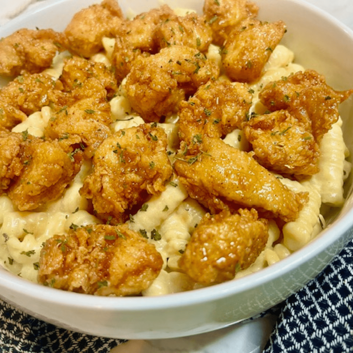 How to Make Copycat Applebee’s Honey Pepper Chicken Mac and Cheese